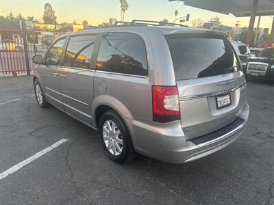 2014 Chrysler Town & Country Touring   - Photo 2 - North Hollywood, CA 91601