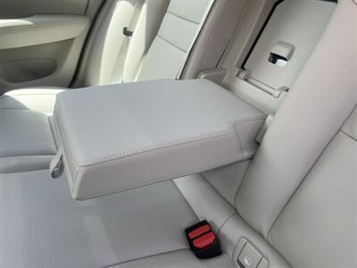2024 Volvo S60 Recharge T8 Ultimate Dark The - Photo 25 - North Hollywood, CA 91601