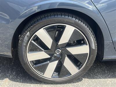 2024 Volvo S60 Recharge T8 Ultimate Dark The - Photo 16 - North Hollywood, CA 91601