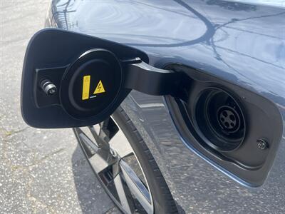 2024 Volvo S60 Recharge T8 Ultimate Dark The - Photo 18 - North Hollywood, CA 91601