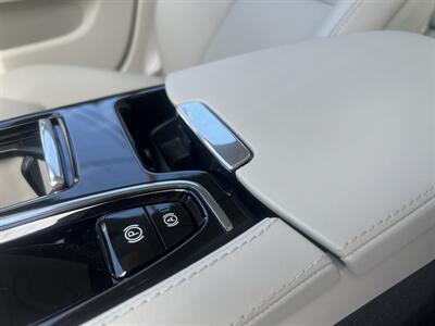 2024 Volvo S60 Recharge T8 Ultimate Dark The - Photo 43 - North Hollywood, CA 91601
