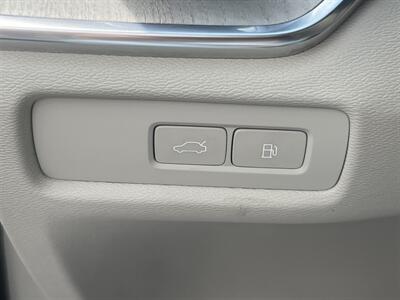 2024 Volvo S60 Recharge T8 Ultimate Dark The - Photo 36 - North Hollywood, CA 91601