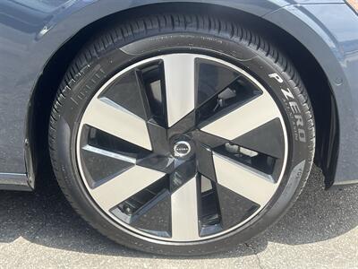 2024 Volvo S60 Recharge T8 Ultimate Dark The - Photo 15 - North Hollywood, CA 91601