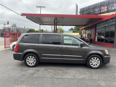 2016 Chrysler Town & Country Touring   - Photo 6 - North Hollywood, CA 91601