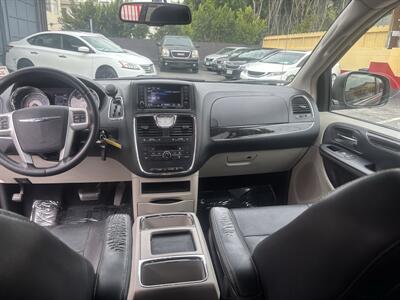 2016 Chrysler Town & Country Touring   - Photo 16 - North Hollywood, CA 91601
