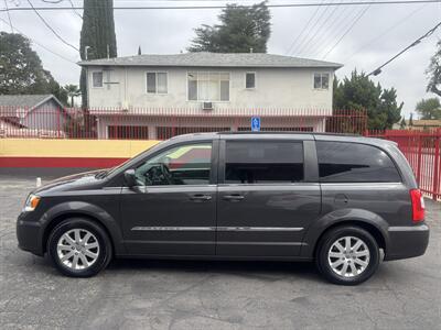 2016 Chrysler Town & Country Touring   - Photo 4 - North Hollywood, CA 91601