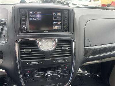 2016 Chrysler Town & Country Touring   - Photo 20 - North Hollywood, CA 91601