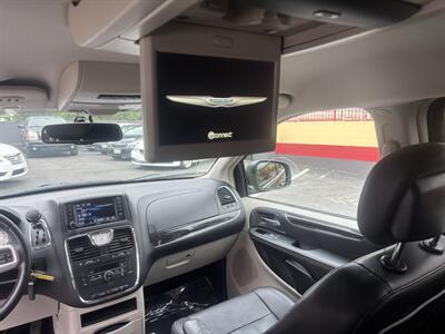 2016 Chrysler Town & Country Touring   - Photo 12 - North Hollywood, CA 91601