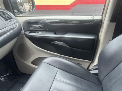 2016 Chrysler Town & Country Touring   - Photo 24 - North Hollywood, CA 91601