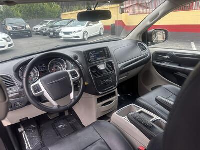 2016 Chrysler Town & Country Touring   - Photo 17 - North Hollywood, CA 91601