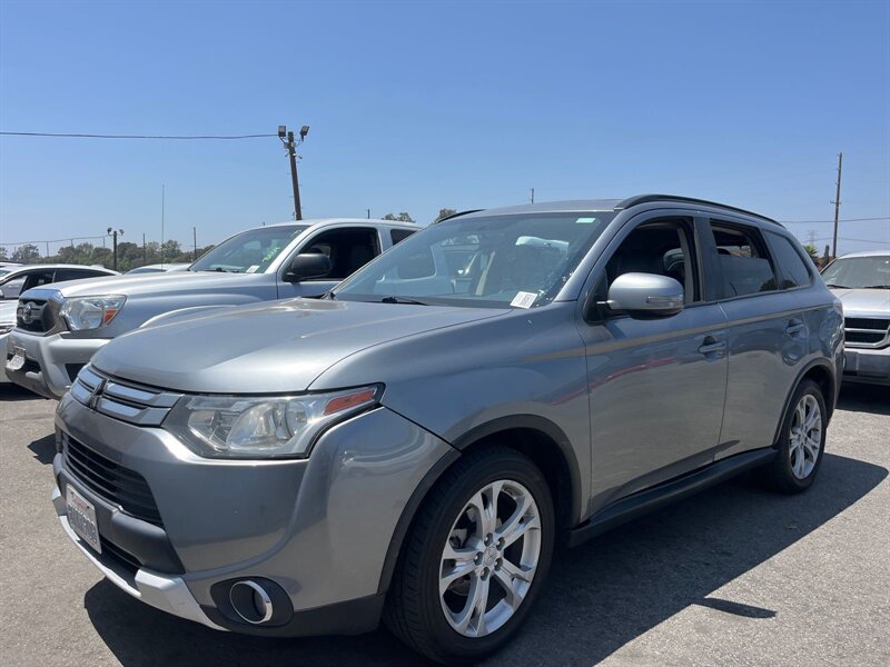 2015 Mitsubishi Outlander SE FWD's photo