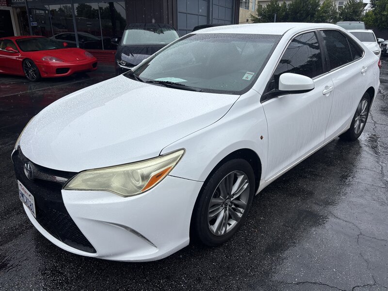2016 Toyota Camry SE  