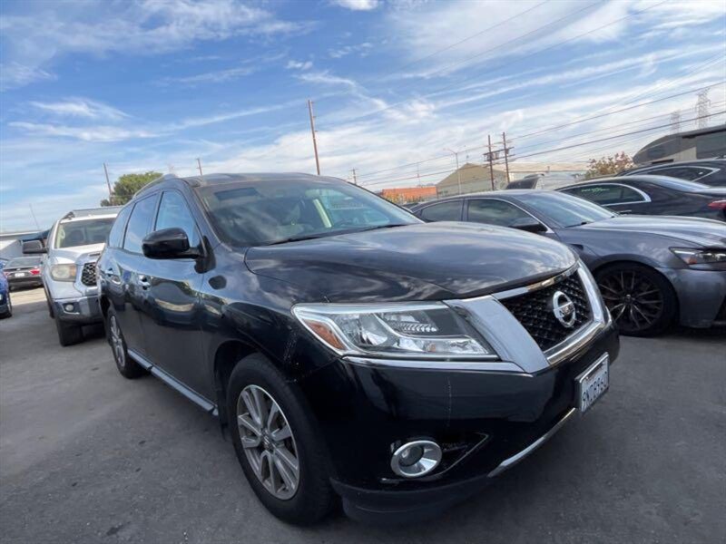 2016 Nissan Pathfinder SV  