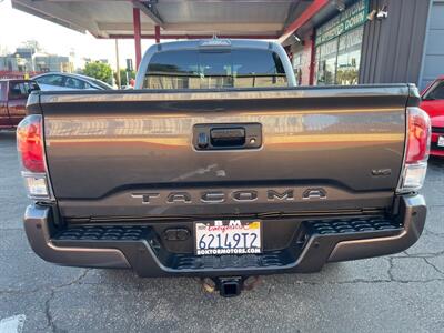 2019 Toyota Tacoma SR5 V6   - Photo 11 - North Hollywood, CA 91601