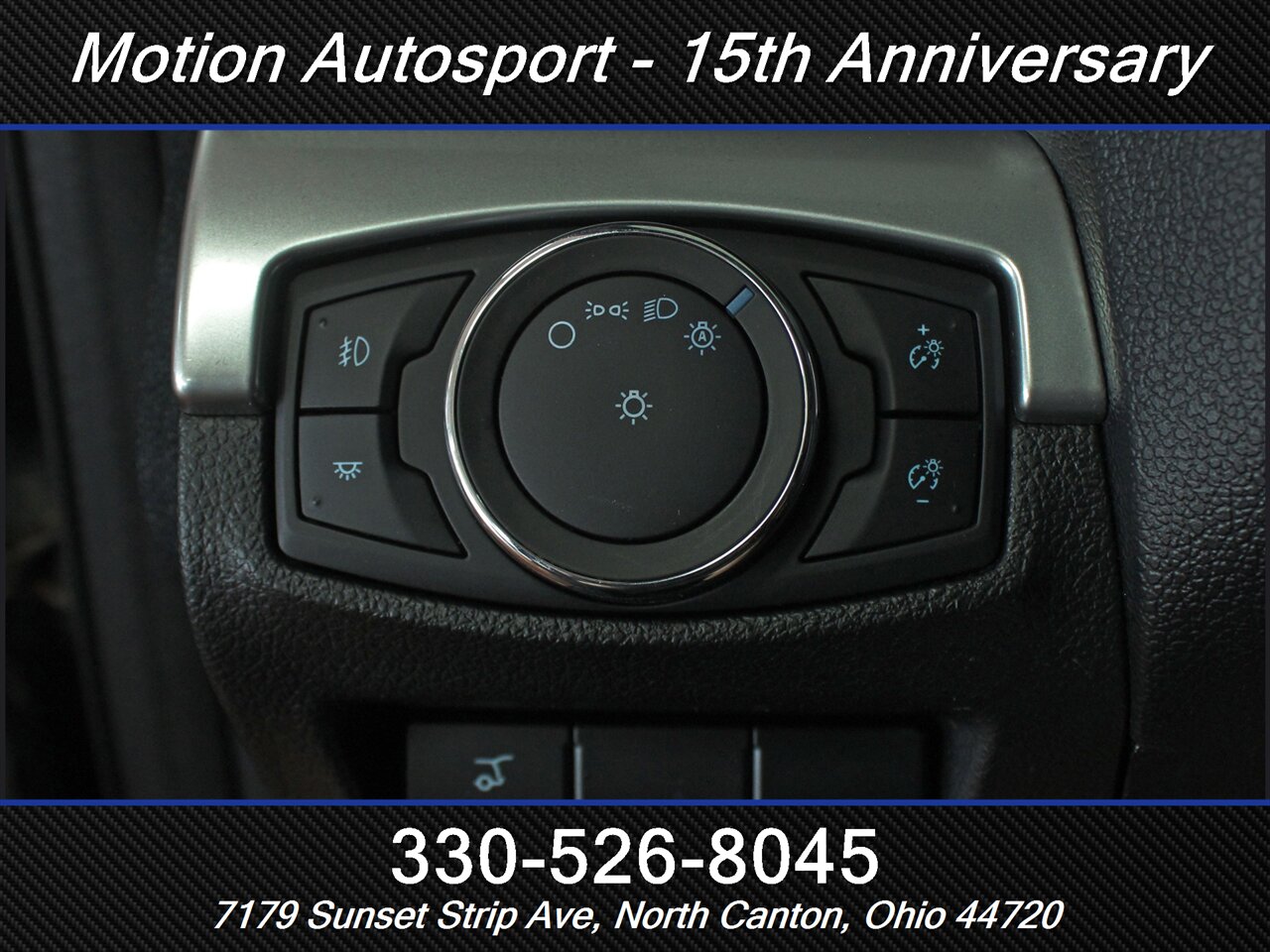 2017 Ford Explorer XLT  Moon Roof Navigation 4X4 - Photo 16 - North Canton, OH 44720