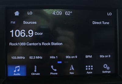 2019 Ford F-150 Lariat  Panoramic Moon Roof Navigation 4X4 - Photo 24 - North Canton, OH 44720