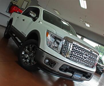 2018 Nissan Titan Platinum Reserve  4X4 - Photo 50 - North Canton, OH 44720