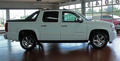 2012 Chevrolet Avalanche LT  4X4 - Photo 11 - North Canton, OH 44720