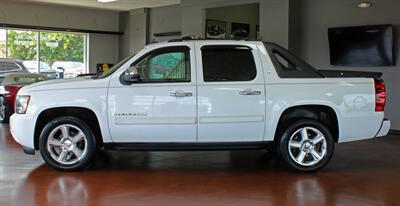 2012 Chevrolet Avalanche LT  4X4 - Photo 5 - North Canton, OH 44720