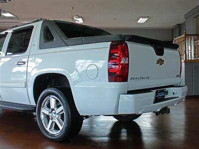 2012 Chevrolet Avalanche LT  4X4 - Photo 6 - North Canton, OH 44720