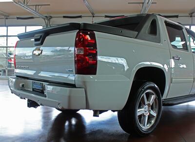 2012 Chevrolet Avalanche LT  4X4 - Photo 10 - North Canton, OH 44720