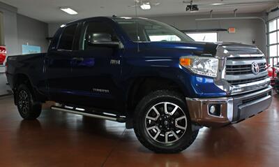 2014 Toyota Tundra SR5  TRD Off Road 4X4 - Photo 2 - North Canton, OH 44720