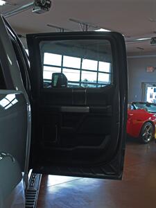 2022 Ford F-250 Super Duty Lariat  Ultimate Panoramic Moon Roof FX4 4X4 - Photo 37 - North Canton, OH 44720