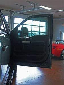 2022 Ford F-250 Super Duty Lariat  Ultimate Panoramic Moon Roof FX4 4X4 - Photo 29 - North Canton, OH 44720