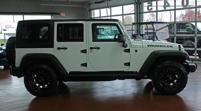 2016 Jeep Wrangler Unlimited Sport  4X4 - Photo 9 - North Canton, OH 44720