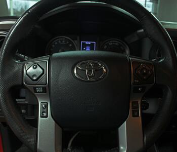 2018 Toyota Tacoma SR5 V6  4X4 - Photo 15 - North Canton, OH 44720