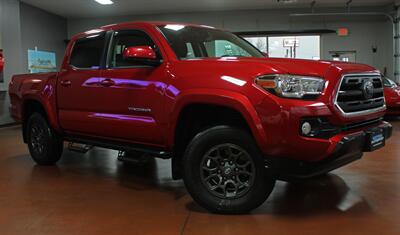 2018 Toyota Tacoma SR5 V6  4X4 - Photo 2 - North Canton, OH 44720