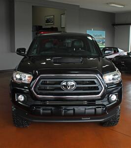 2018 Toyota Tacoma TRD Sport  Moon Roof Navigation 4X4 - Photo 4 - North Canton, OH 44720