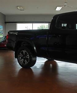 2018 Toyota Tacoma TRD Sport  Moon Roof Navigation 4X4 - Photo 48 - North Canton, OH 44720