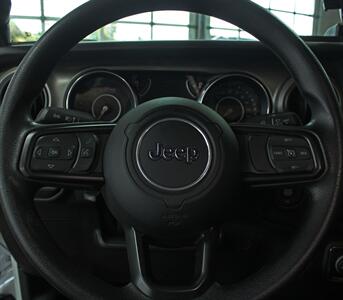 2020 Jeep Wrangler Sport S  4X4 - Photo 17 - North Canton, OH 44720