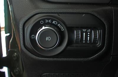 2021 Jeep Wrangler Unlimited Sahara  Jurassic Park Limited Edition With Skytouch - Photo 18 - North Canton, OH 44720