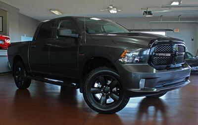 2019 RAM 1500 Classic Express  Black Top Edition 4X4 - Photo 2 - North Canton, OH 44720