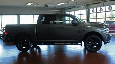 2019 RAM 1500 Classic Express  Black Top Edition 4X4 - Photo 11 - North Canton, OH 44720