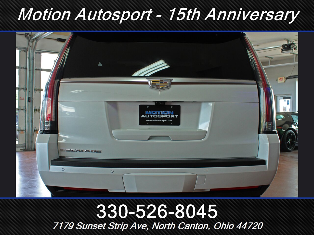 2017 Cadillac Escalade Premium Luxury  Moon Roof Navigation 4X4 - Photo 9 - North Canton, OH 44720