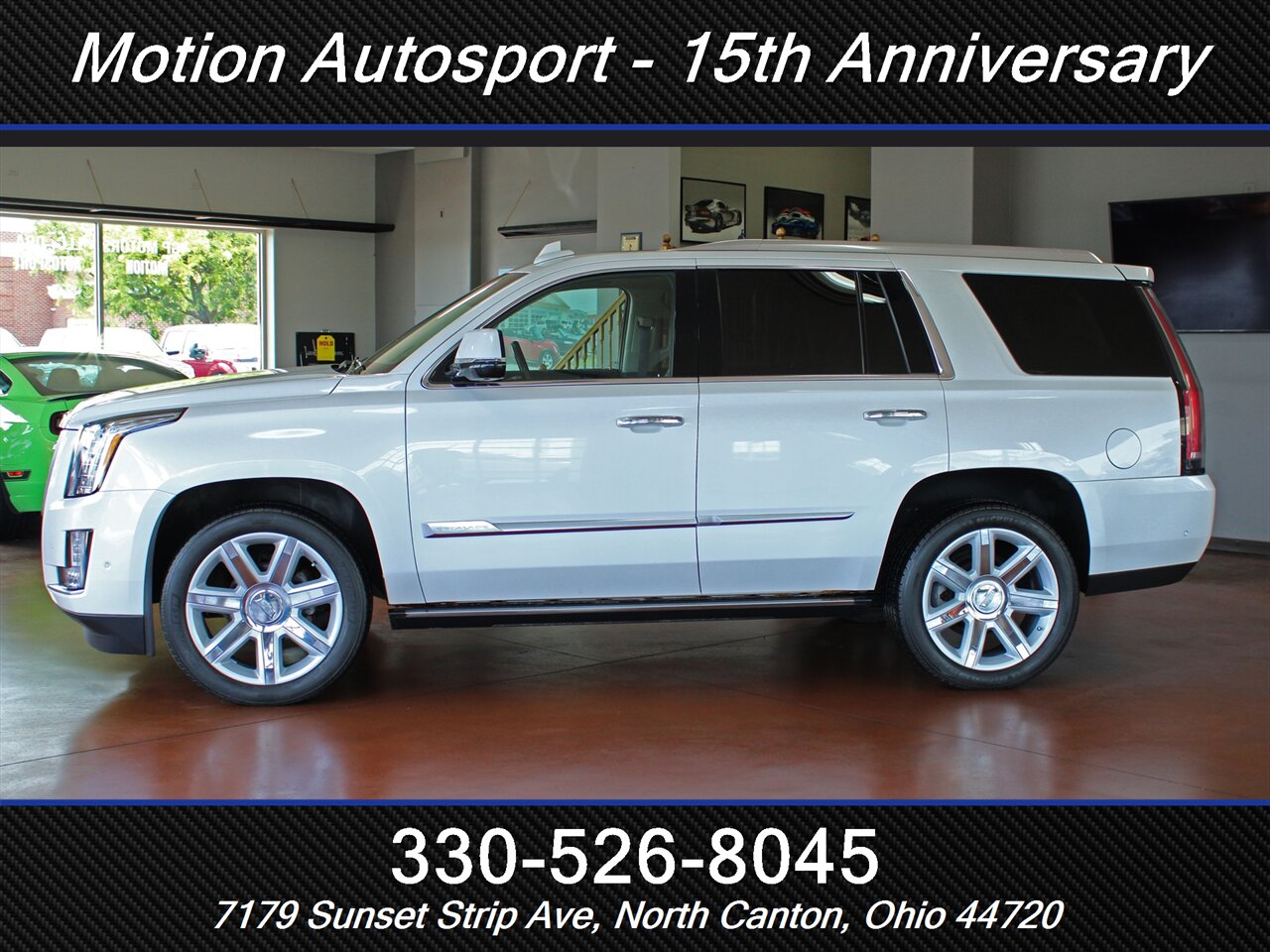 2017 Cadillac Escalade Premium Luxury  Moon Roof Navigation 4X4 - Photo 7 - North Canton, OH 44720