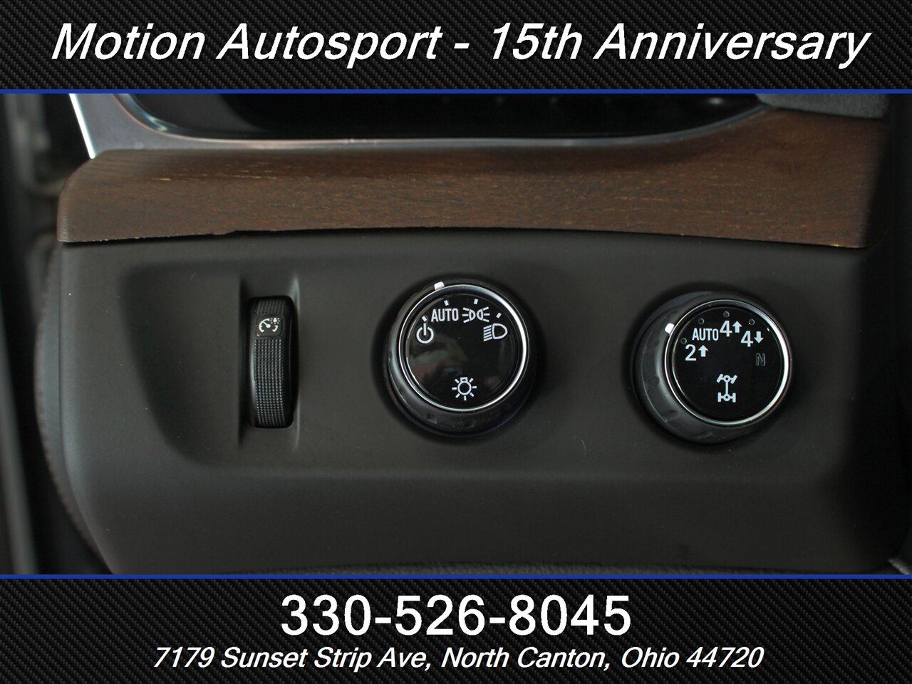 2017 Cadillac Escalade Premium Luxury  Moon Roof Navigation 4X4 - Photo 16 - North Canton, OH 44720