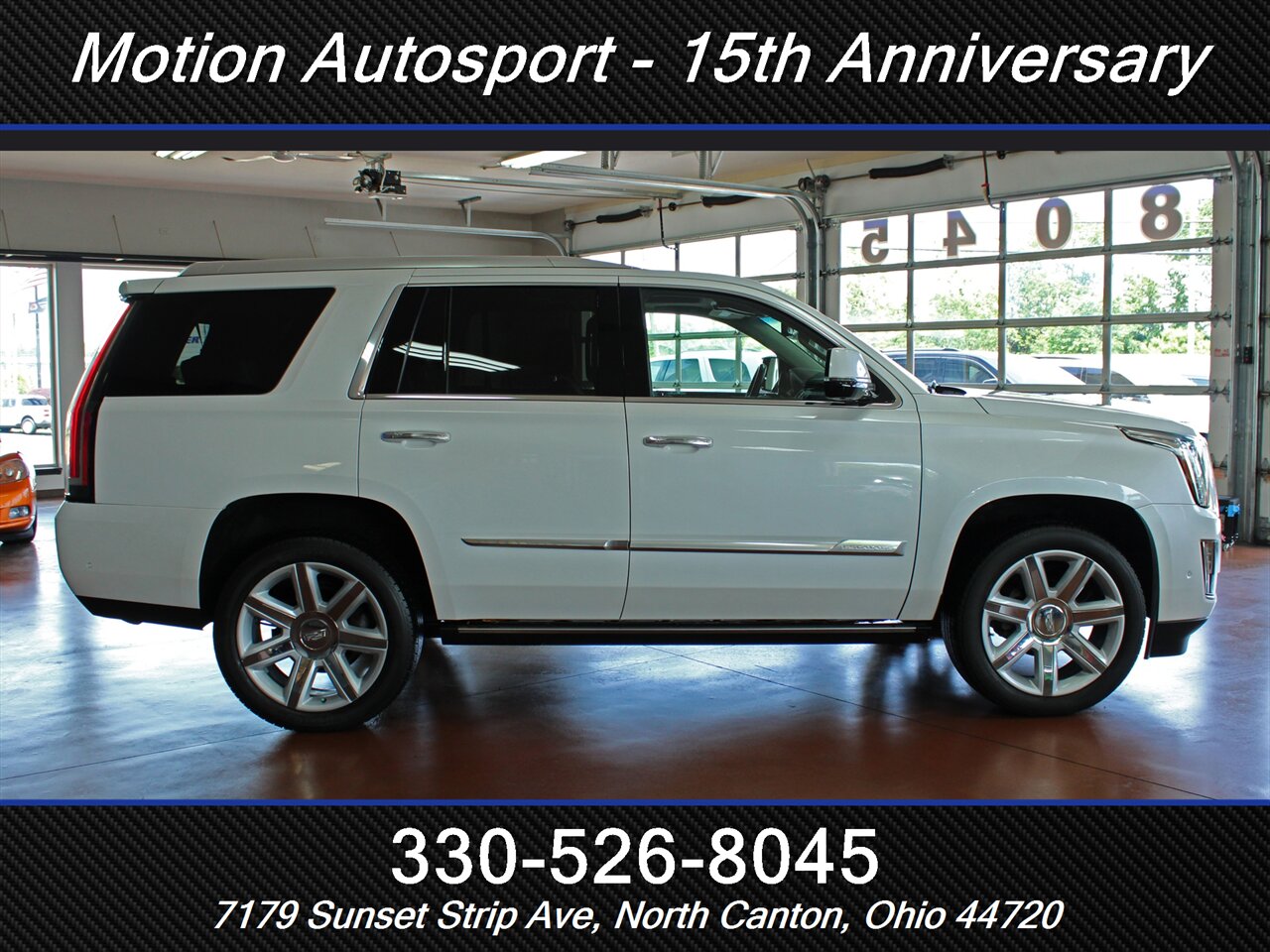 2017 Cadillac Escalade Premium Luxury  Moon Roof Navigation 4X4 - Photo 12 - North Canton, OH 44720