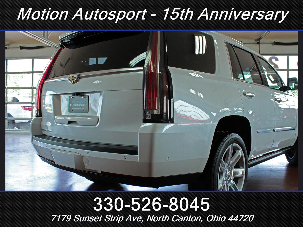 2017 Cadillac Escalade Premium Luxury  Moon Roof Navigation 4X4 - Photo 11 - North Canton, OH 44720