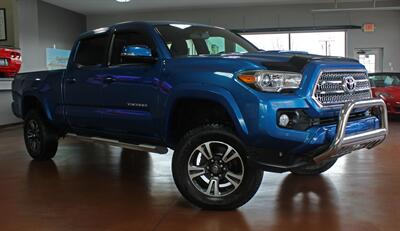 2017 Toyota Tacoma TRD Sport  4X4 - Photo 2 - North Canton, OH 44720