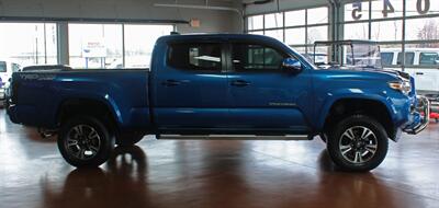 2017 Toyota Tacoma TRD Sport  4X4 - Photo 10 - North Canton, OH 44720