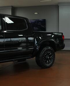 2019 Toyota Tacoma TRD Sport  Custom Lift 4X4 - Photo 42 - North Canton, OH 44720