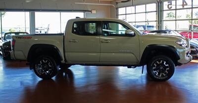 2020 Toyota Tacoma TRD Off-Road  4X4 - Photo 10 - North Canton, OH 44720