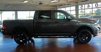 2019 RAM 1500 Classic Express  Black Top Package 4X4 - Photo 10 - North Canton, OH 44720