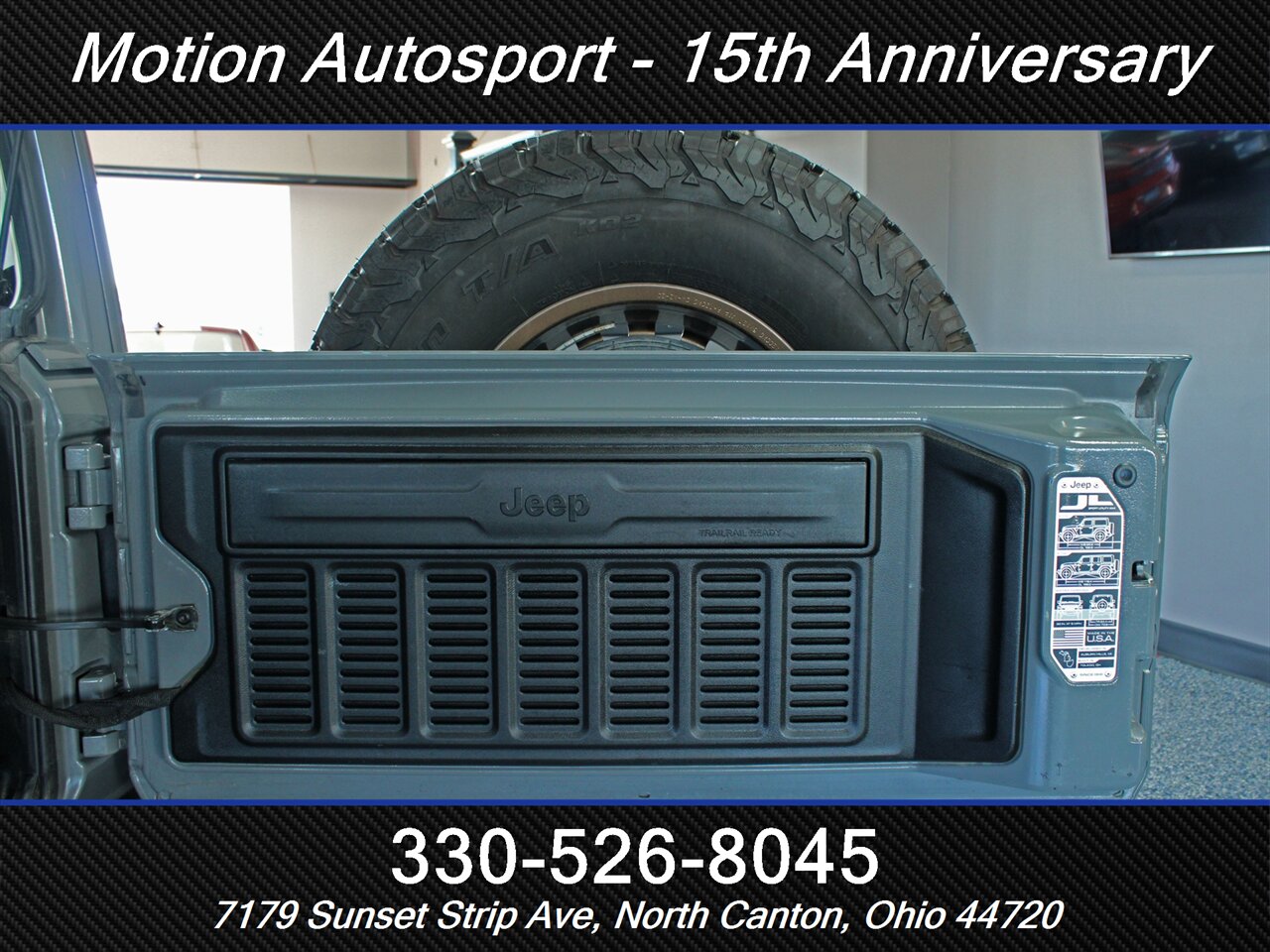 2019 Jeep Wrangler Unlimited Sahara  Hard Top Custom Lift 4X4 - Photo 8 - North Canton, OH 44720