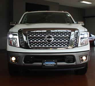 2018 Nissan Titan Platinum Reserve  4X4 - Photo 38 - North Canton, OH 44720