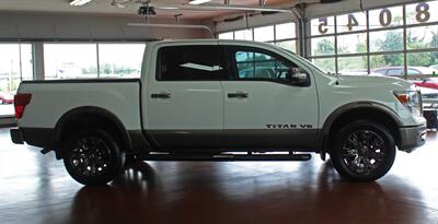 2018 Nissan Titan Platinum Reserve  4X4 - Photo 11 - North Canton, OH 44720